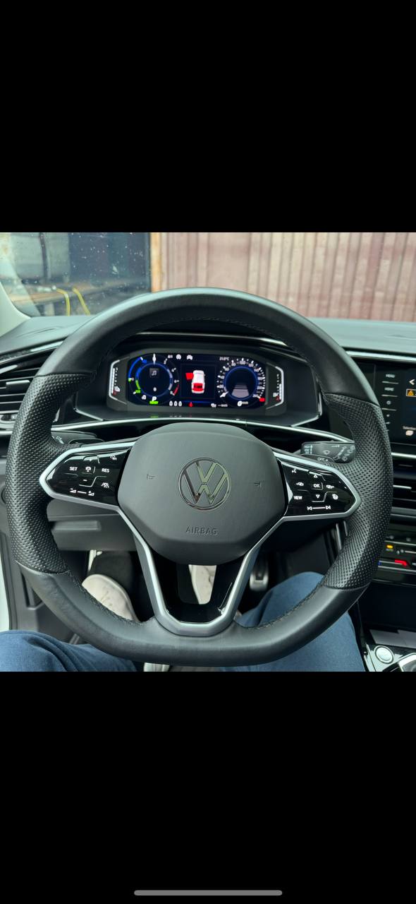 Фото из Telegram: Замена руля Volkswagen Tayron GTE дорест на сенсорный руль с адаптивом и подогревом